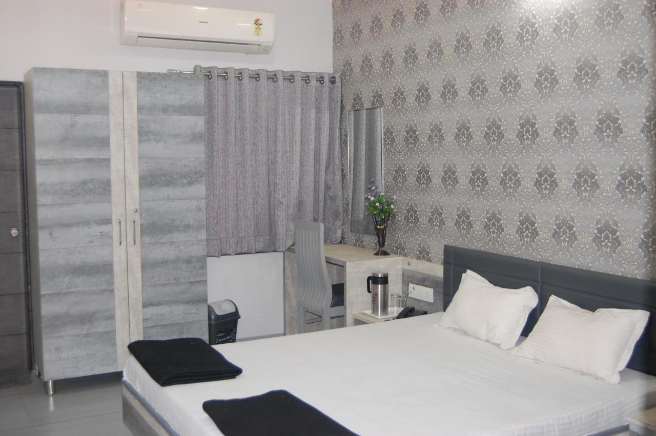 Laxmi Film City Resort วาโดดารา ภายนอก รูปภาพ