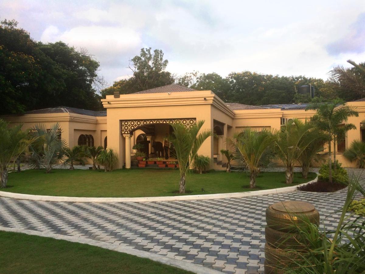 Laxmi Film City Resort วาโดดารา ภายนอก รูปภาพ